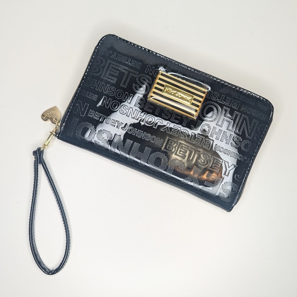 Betsey Johnson Black Patent Wristlet Wallet Clutch Quilted Embossed Logo